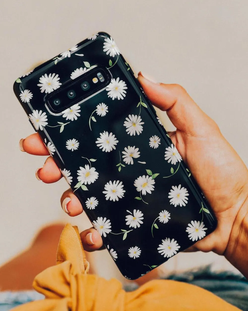 Daisy Daydream | Black Floral Samsung Case